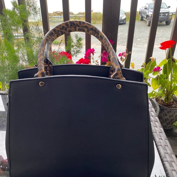 Gorgeous little cheetah 🐆 print bow bag - Picture 3 of 4